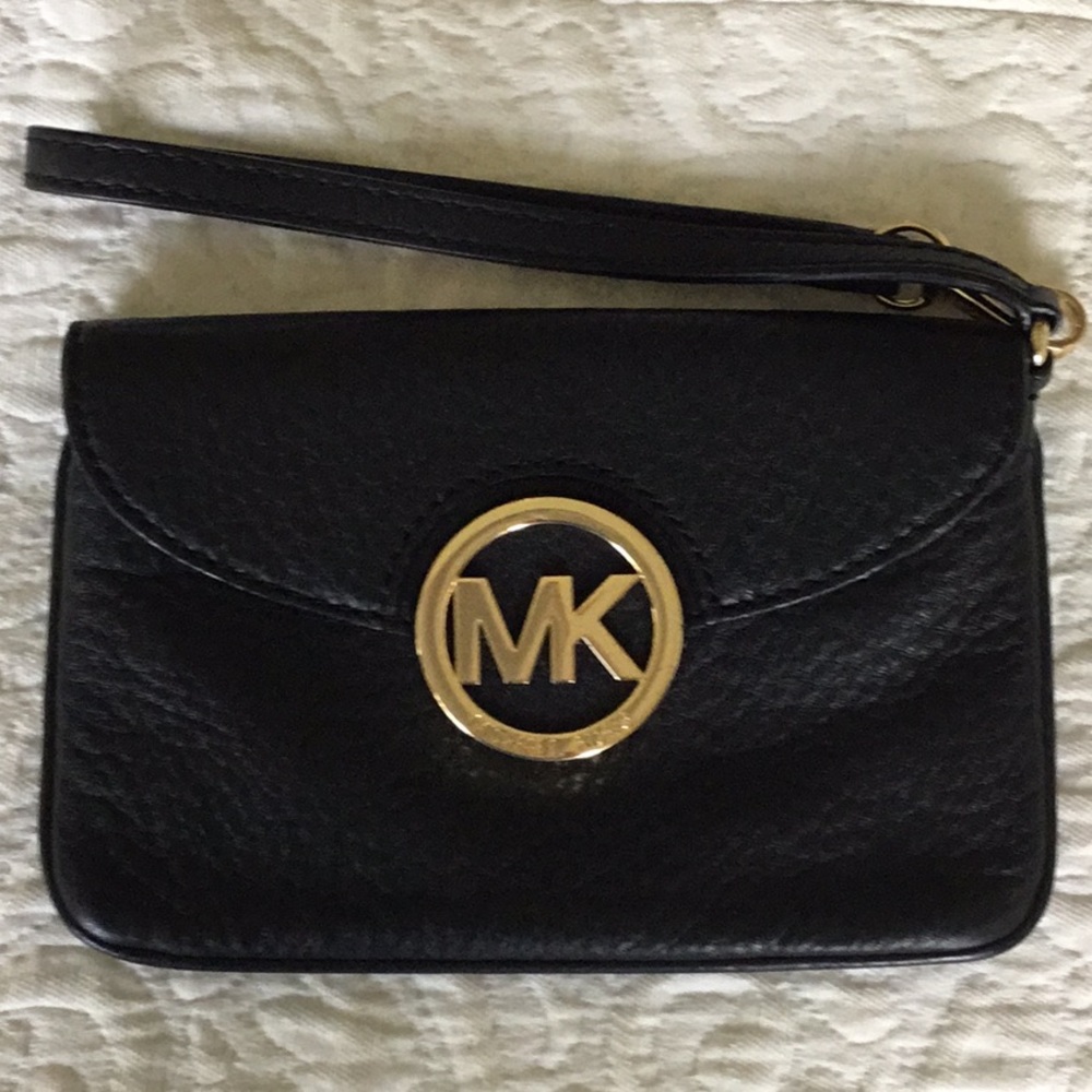 Michael kors wristlet